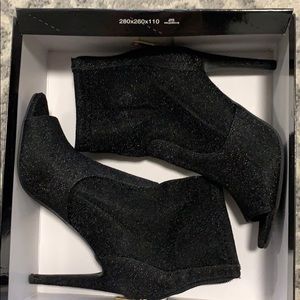 Sexy Peep Toe high Heel Boot!